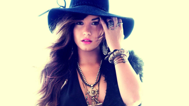 Woman black hat black dress free wallpaper - medium preview image