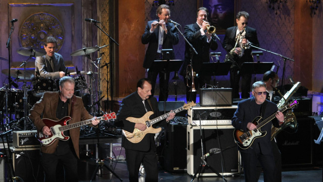 Men band instruments stage microphone free wallpaper - medium preview image