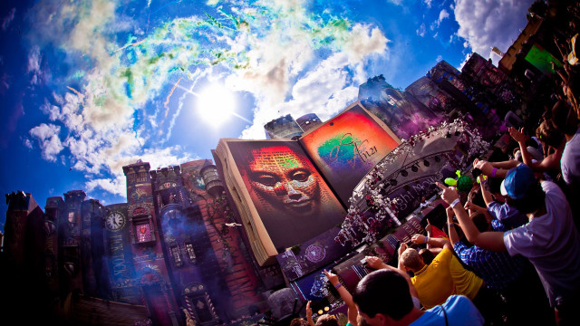 Crowd clown projection building sky free wallpaper - medium preview image