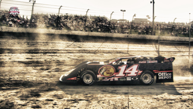 Dirt race car track crowd free wallpaper - medium preview image