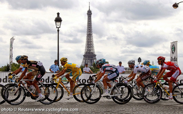 Cyclists riding eiffel tower paris free wallpaper - medium preview image