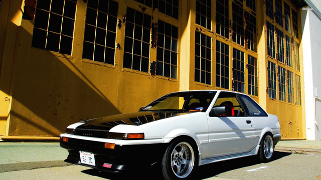 White car yellow building windows free wallpaper - medium preview image