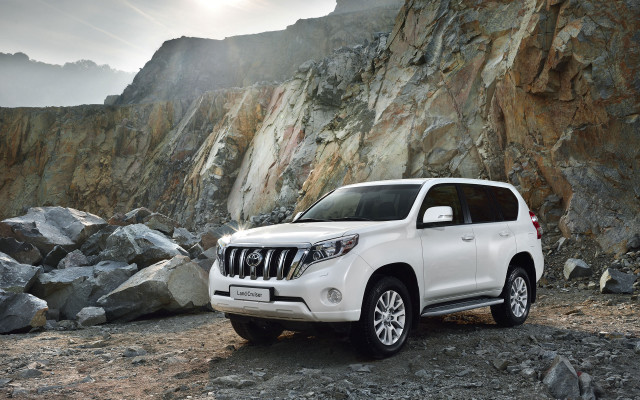 White toyota landcruiser rocky mountain free wallpaper for desktop - medium preview image