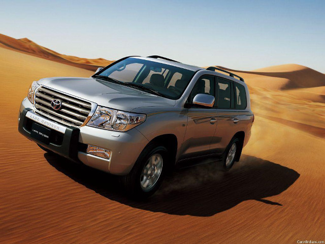 Silver toyota land cruiser desert free wallpaper - medium preview image