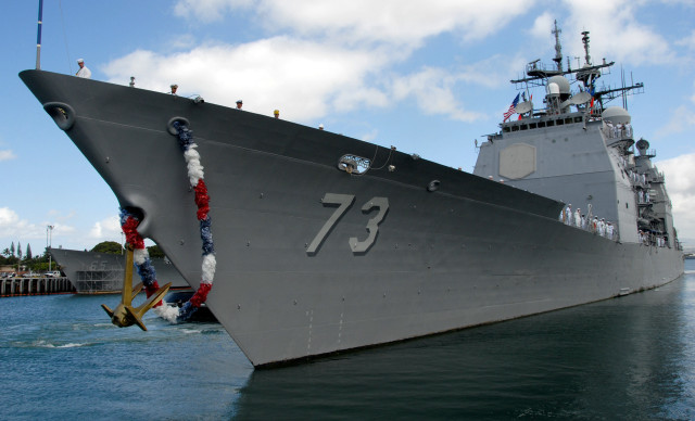 Large gray ship docked harbor free wallpaper - medium preview image