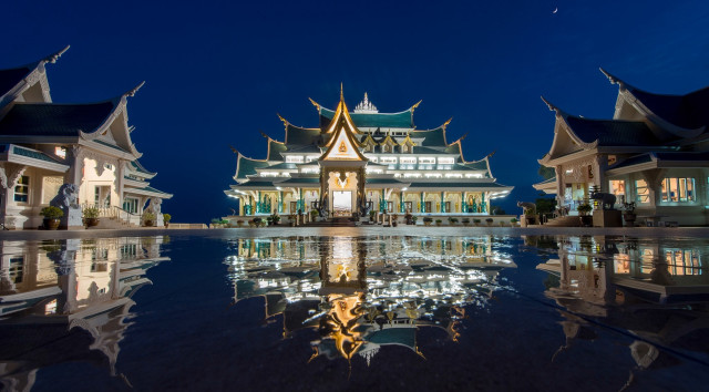 Large building windows reflection water free wallpaper for desktop - medium preview image