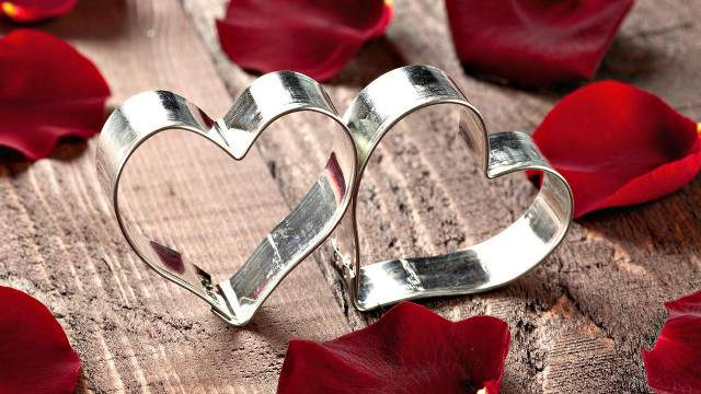 Hearts wooden table red flowers #4 free wallpaper - medium preview image
