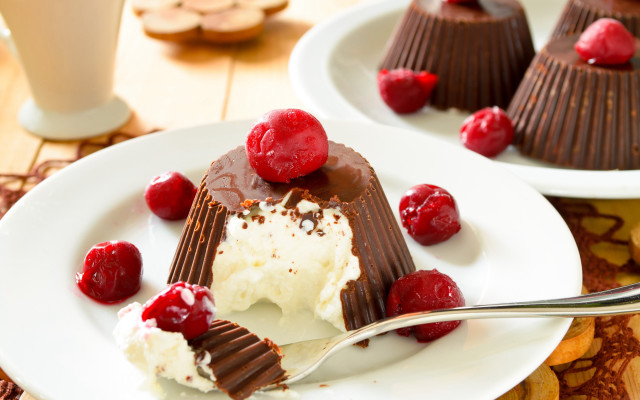 Chocolate raspberry dessert plate fork free wallpaper - medium preview image