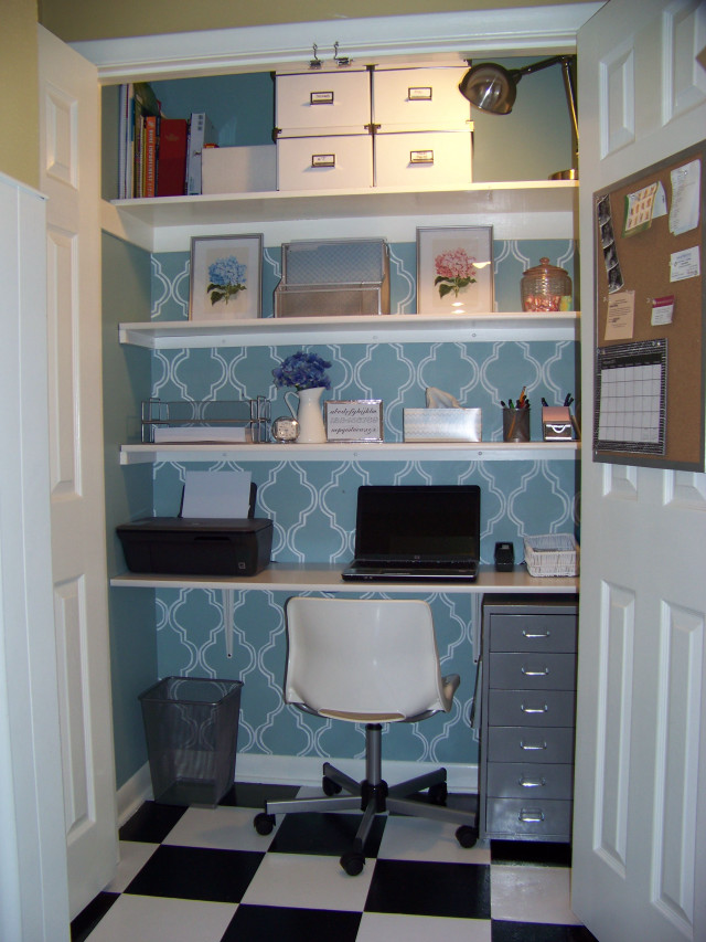 Desk laptop room checkered floor free wallpaper - medium preview image