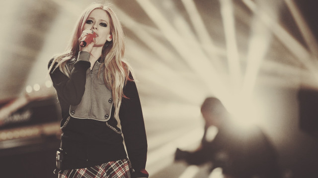 Woman microphone hand mouth free wallpaper - medium preview image