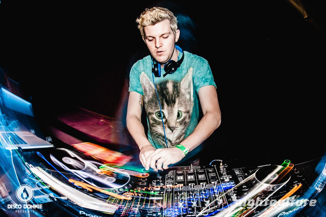 Man blue shirt dj set free wallpaper - medium preview image