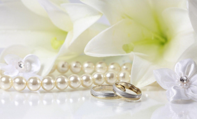 Wedding rings bouquet flowers white #4 free wallpaper - medium preview image