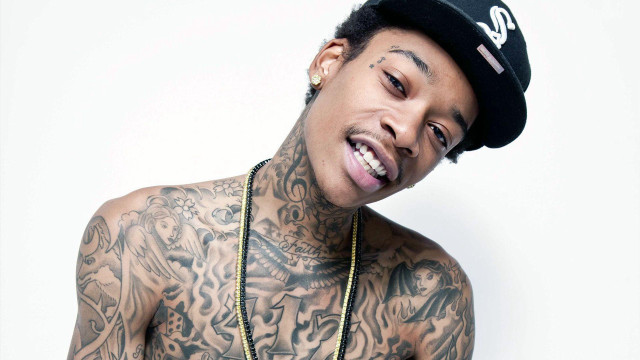 Man hat tattoos smiling camera free wallpaper - medium preview image