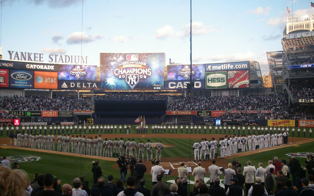 Baseball team circle crowd stadium free wallpaper - medium preview image