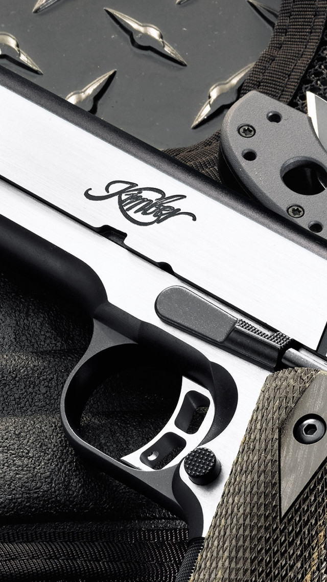 Black white gun case clip free wallpaper - medium preview image