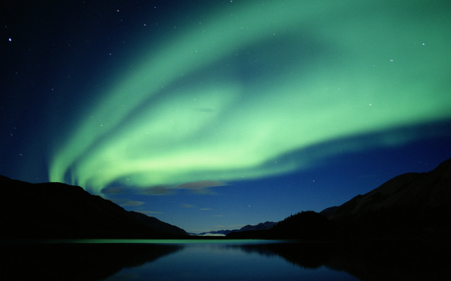 Green aurora borealis lake night free wallpaper - medium preview image