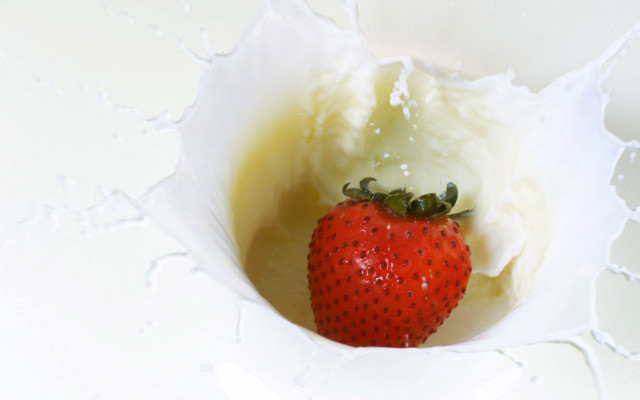 Strawberry white bowl milk splash free wallpaper - medium preview image