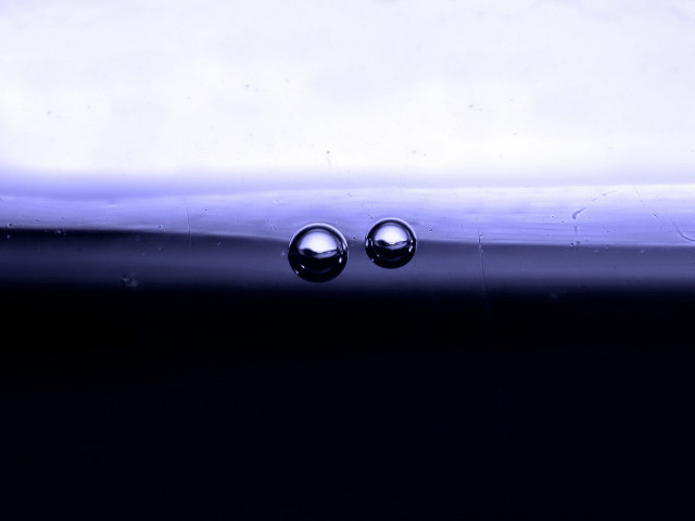 Shiny balls water dark blue free wallpaper - medium preview image