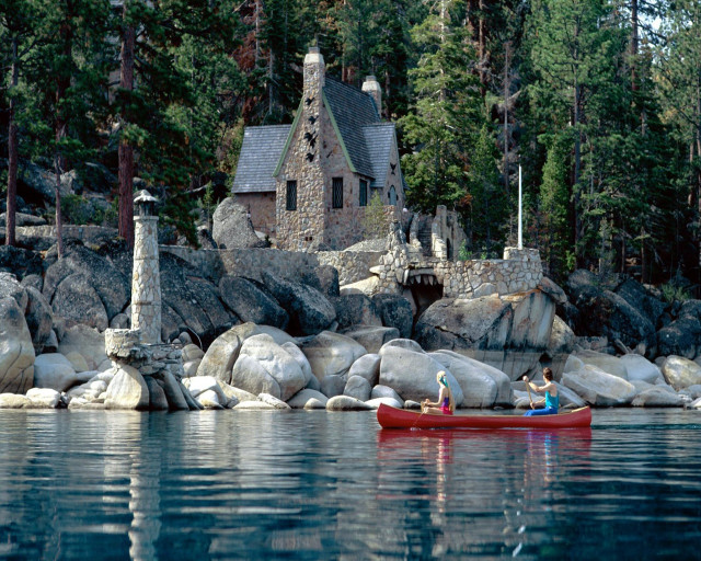 Man woman canoe lake house free wallpaper - medium preview image