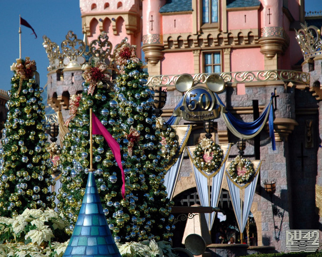 Castle christmas tree decorations blue free wallpaper - medium preview image