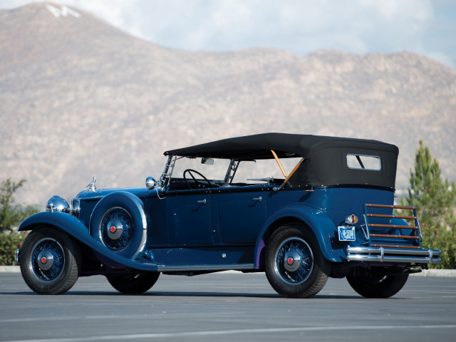 Old blue car parking lot free wallpaper - medium preview image