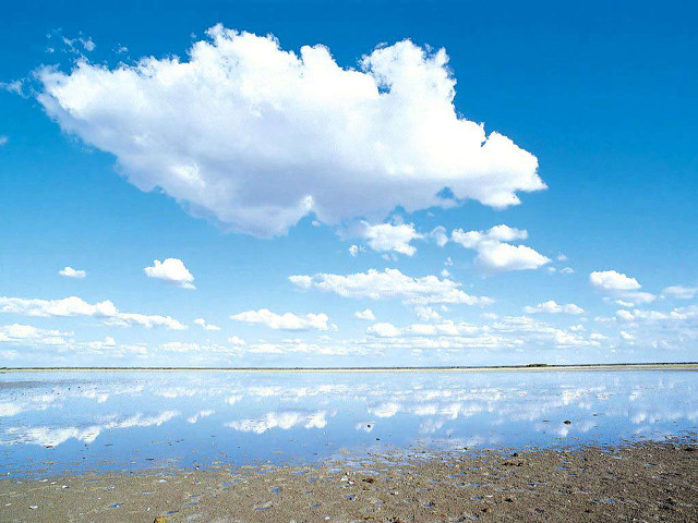 Cloud water rocks gravel sky free wallpaper - medium preview image