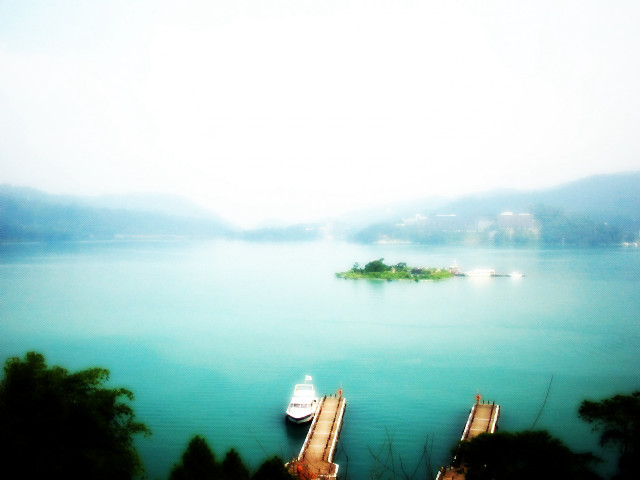 Boat docked lake island distance #2 free wallpaper - medium preview image