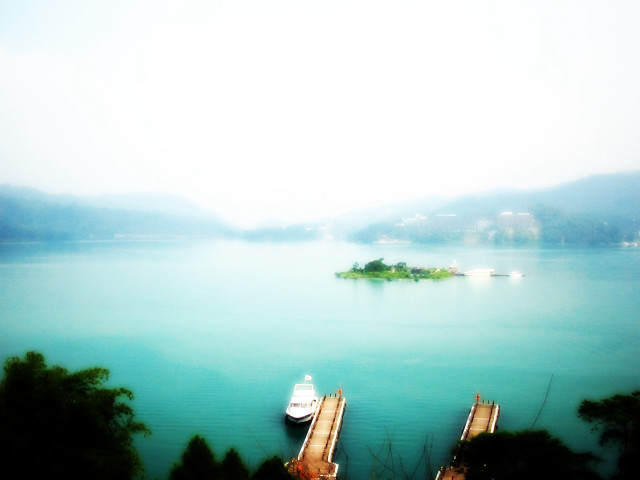 Boat docked island ocean blue free wallpaper - medium preview image