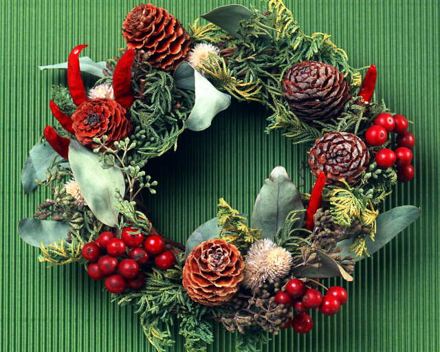 Wreath pine cones nature decorative free wallpaper - medium preview image