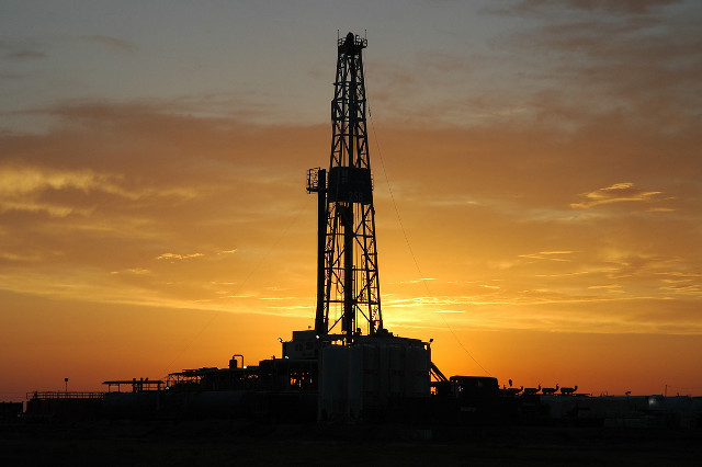 Drilling rig sunset sun clouds free wallpaper - medium preview image