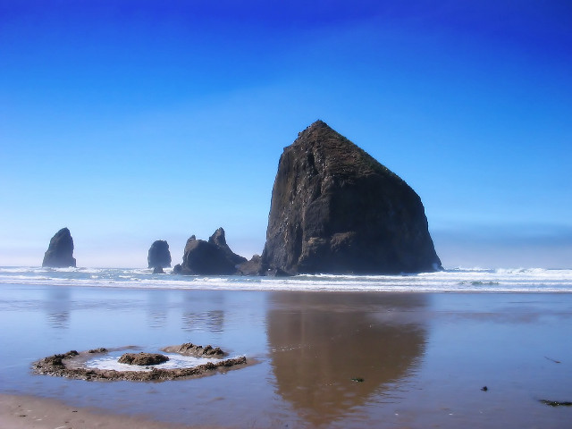 Rock formation beach circle sand #2 free wallpaper - medium preview image