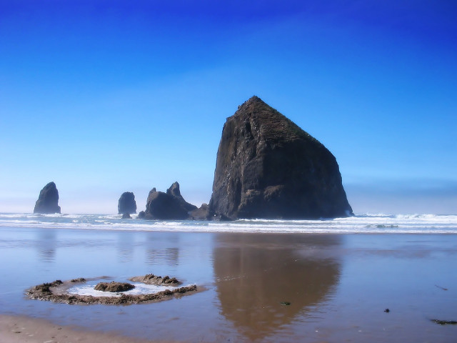 Rock formation beach circle sand #4 free wallpaper - medium preview image