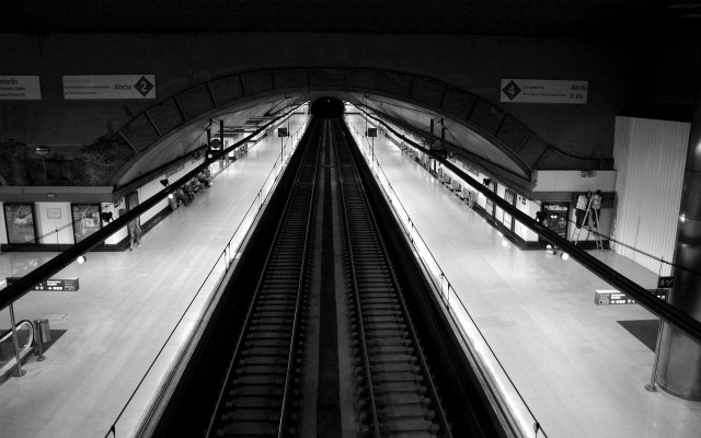Train station people waiting platform #4 free wallpaper - medium preview image