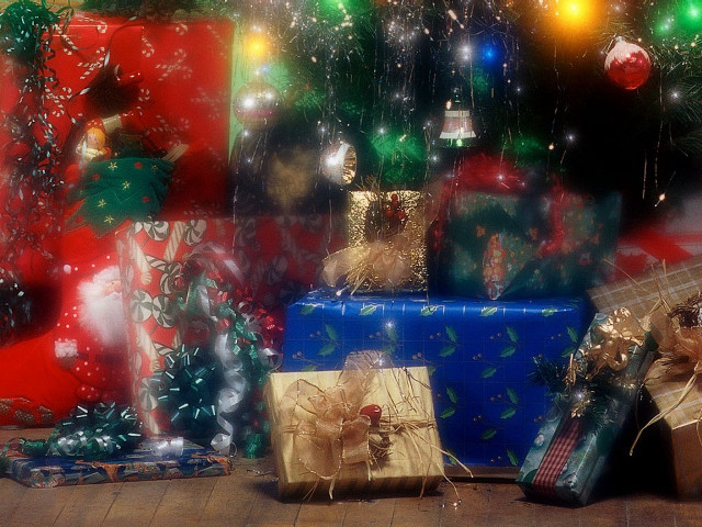Presents christmas tree gold wrapping #2 free wallpaper - medium preview image