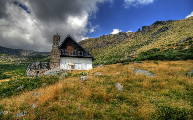 House hill cloudy sky grassy free wallpaper - medium preview image