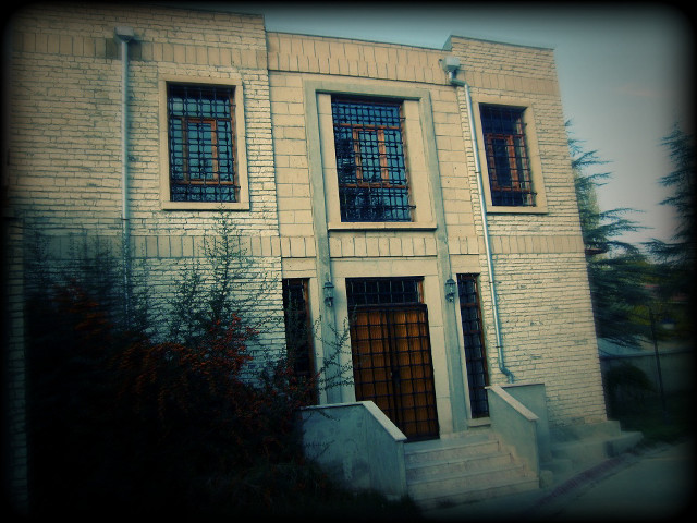 Building windows door staircase second free wallpaper - medium preview image