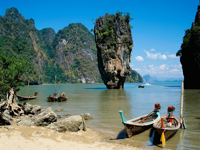 Boats lake mountains ocean people free wallpaper - medium preview image