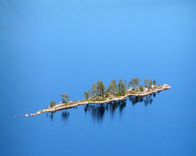 Island lake trees boats water free wallpaper - medium preview image