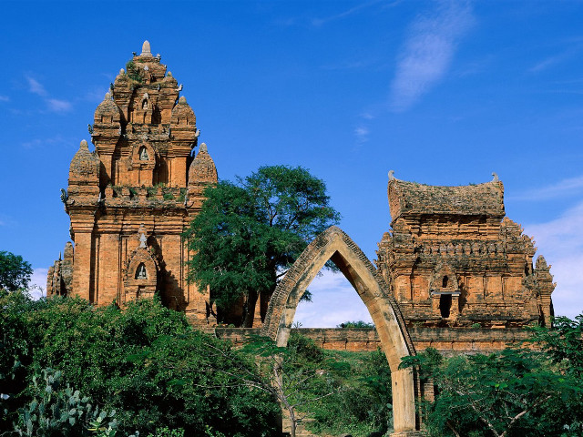 Large stone structure arch trees free wallpaper - medium preview image