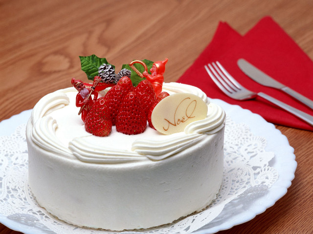 White cake strawberry plate fork free wallpaper - medium preview image