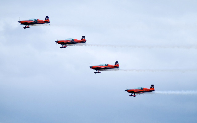 Four airplanes flying formation smoke #3 free wallpaper - medium preview image