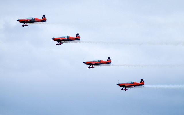 Four airplanes flying formation smoke #2 free wallpaper - medium preview image