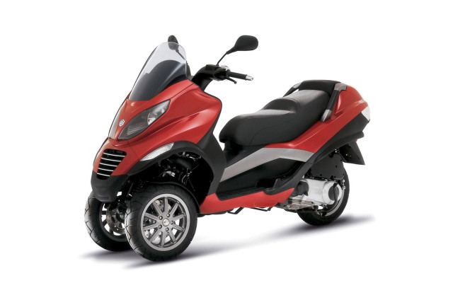 Red black scooter white background free wallpaper - medium preview image