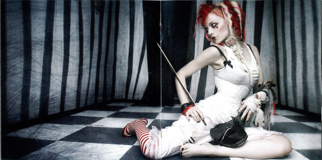 Zombie woman knife hat bloody free wallpaper - medium preview image