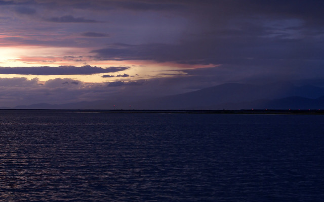 Large body of water sky #2 free wallpaper - medium preview image