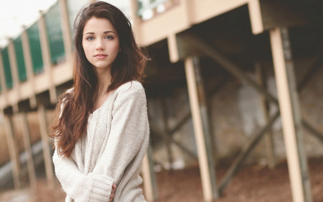 Woman standing building handbag portrait free wallpaper - medium preview image