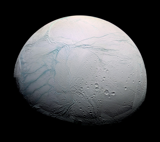 Large white object water dark #2 free wallpaper - medium preview image