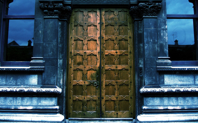 Large wooden door nighttime clock free wallpaper - medium preview image
