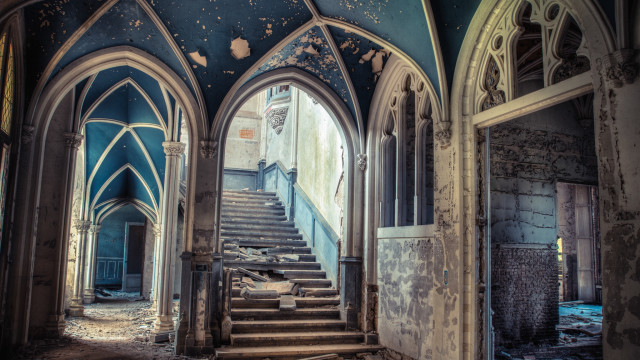 Old building stairs windows center free wallpaper - medium preview image