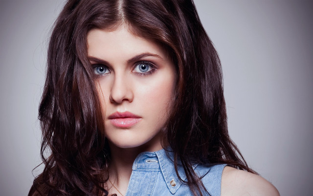 Woman blueeyes longhair greybackground blue free wallpaper - medium preview image
